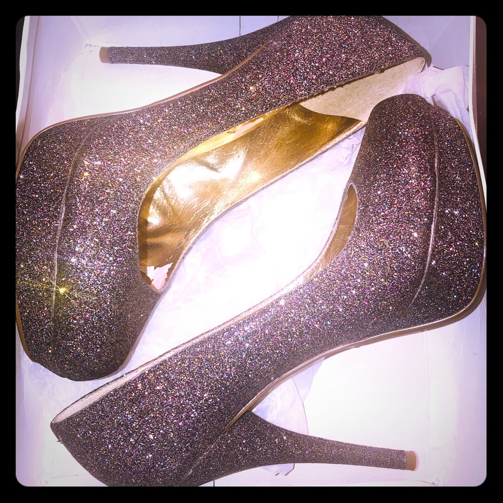 ✨Victoria G *Showstopper* platform heels